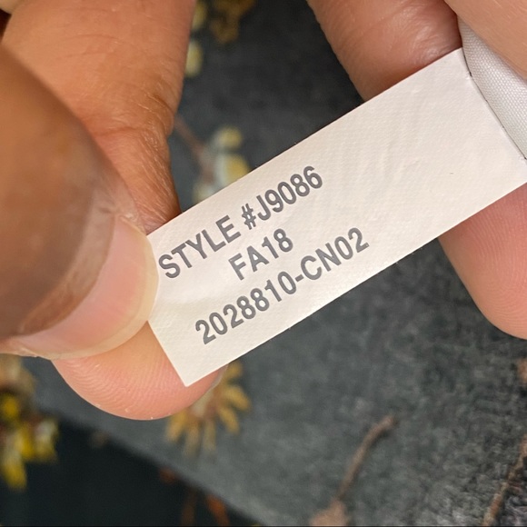 EUC Point Sur Drapey Black Floral Open V neck Top - Picture 8 of 11